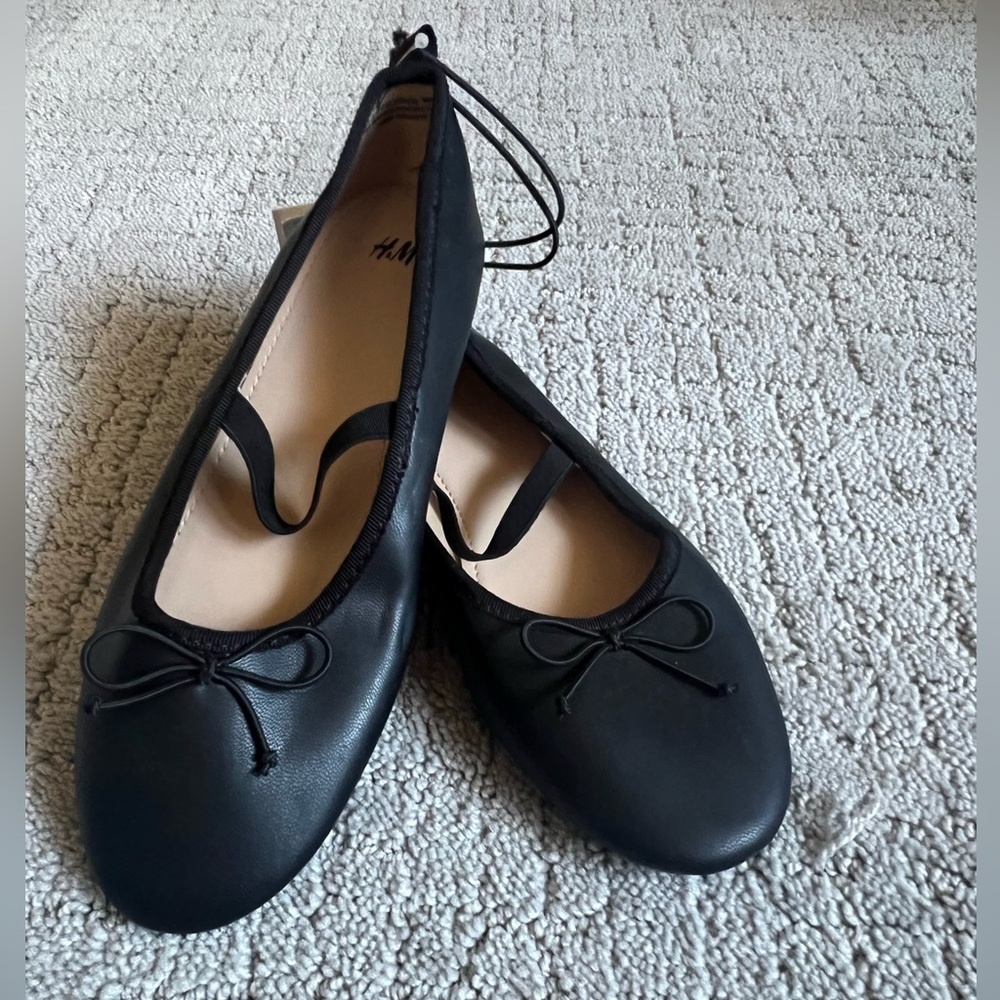 H&M Black Ballet Flats for girls size 2.5 youth